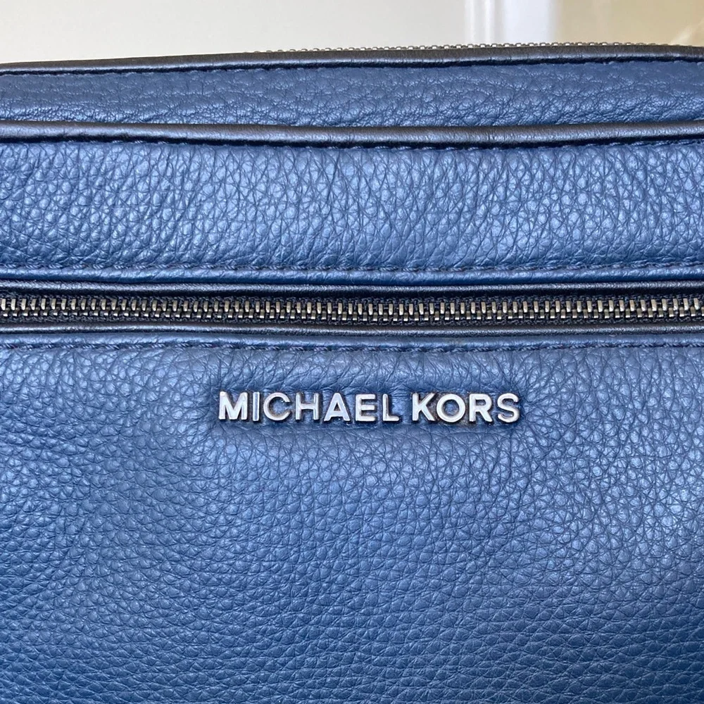 Micheal Kors Jet Set pebbled leather Navy blue Crossbody Bag gun metal hardware